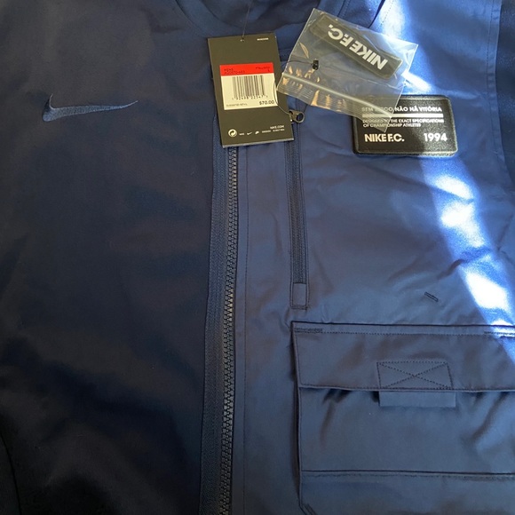 Nike - Picture 2 of 4